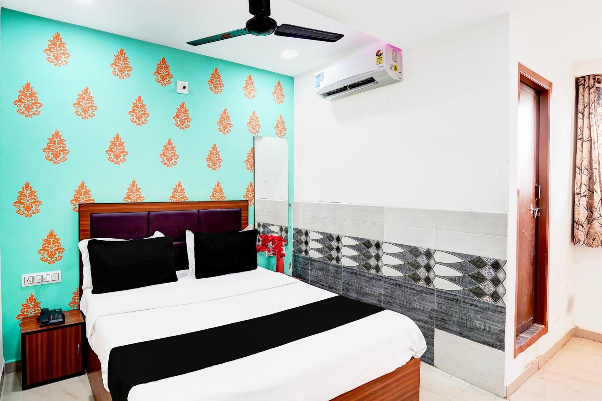 Super Hotel O Geeta Mandir Formerly Hotel Green Park Ахмедабад Экстерьер фото