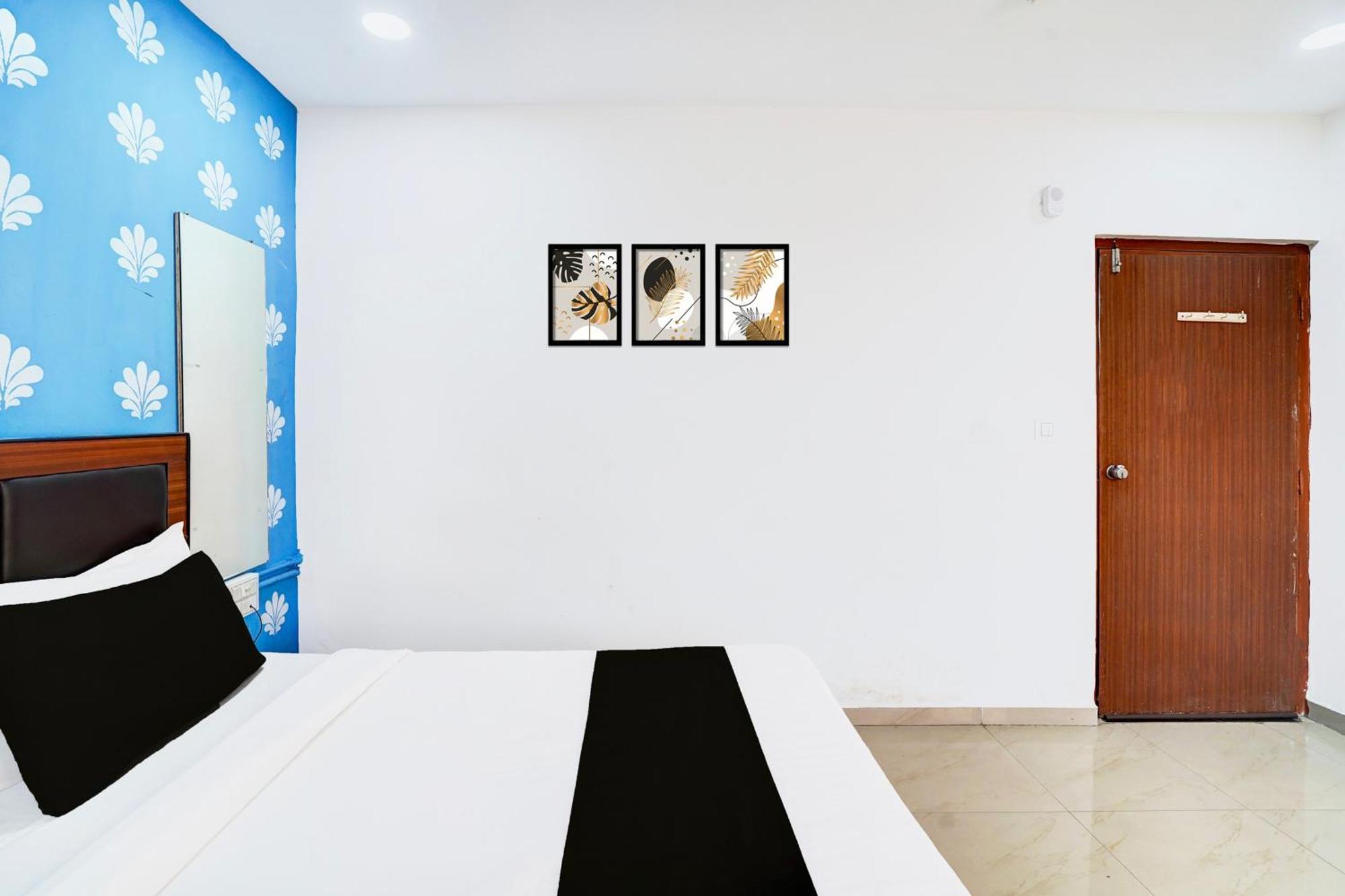 Super Hotel O Geeta Mandir Formerly Hotel Green Park Ахмедабад Экстерьер фото