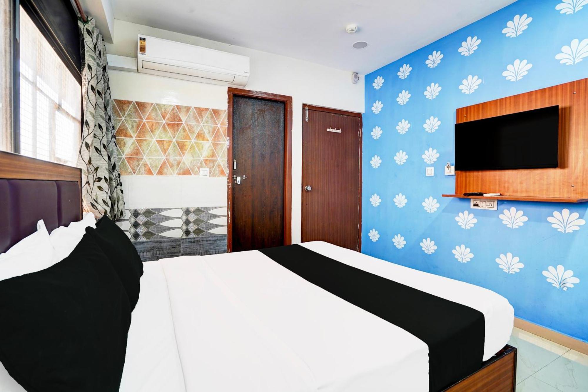 Super Hotel O Geeta Mandir Formerly Hotel Green Park Ахмедабад Экстерьер фото